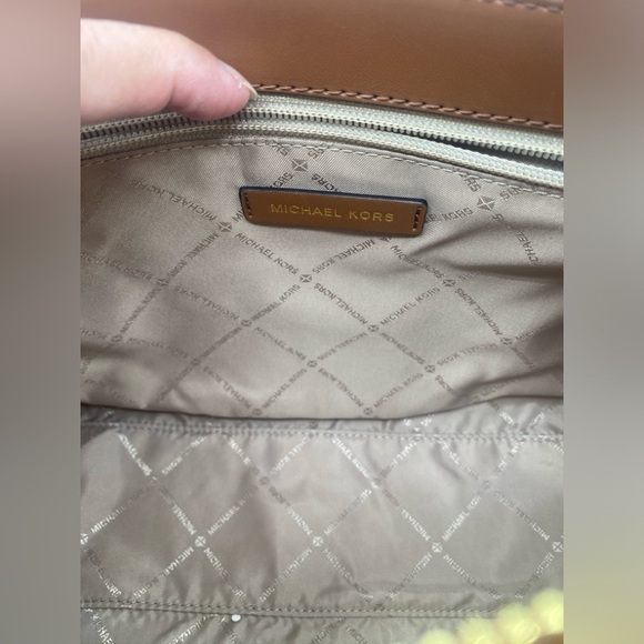 Michael Kors Sheila Brown Medium Center Zip Satchel Crossbody Strap - Picture 9 of 12